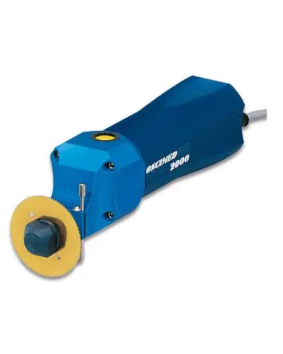 Scie à plâtre OSCIMED 2000 livrée  avec 2 lames