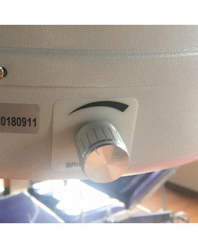 Lampe d'opération murale une coupole, à LED 5 réflecteurs