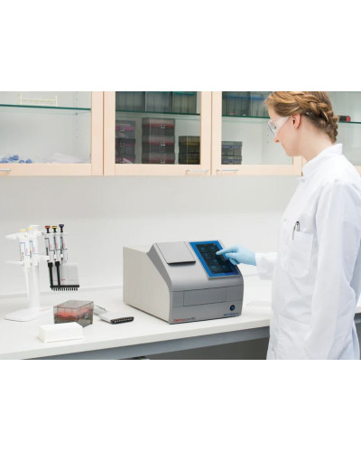 Lecteur de microplaque Thermo Scientific Multiskan GO