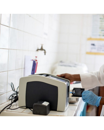 Automate d’analyse POC Pour Détection du VIH-1 et VIH-2, Modèle m-PIMA™ Analyseur m-PIMA™ (Complet)