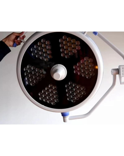 Lampe d'opération une coupole à  LED 700
