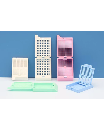 Cassettes pour tissus, ajourées par bandes sur toute la surface