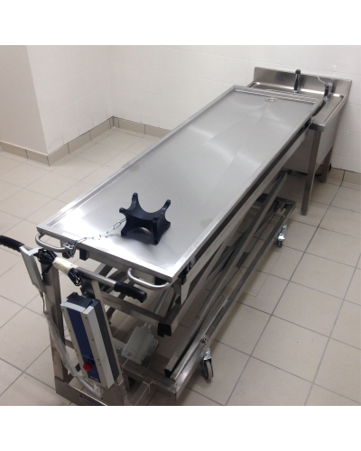 civière plate permettant de disposer les corps dans les morgues